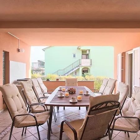 In Mit Privatem Pool Holiday home Pula