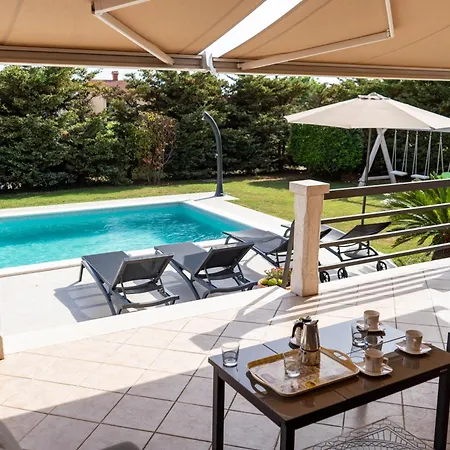 Holiday home In Mit Privatem Pool Pula